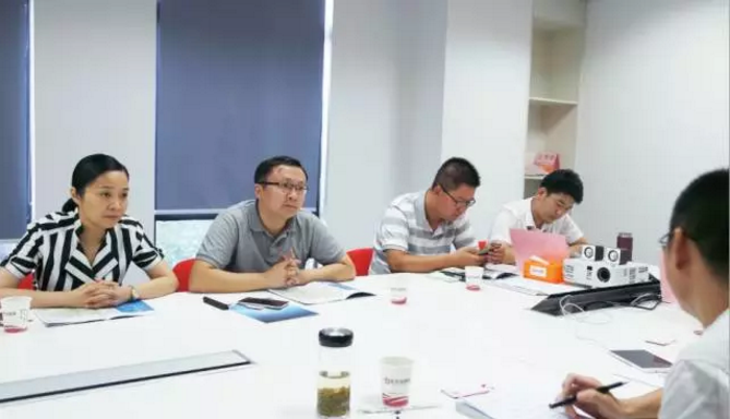 舉行建筑裝備電商產(chǎn)業(yè)園全國(guó)布點(diǎn)投資選址項(xiàng)目的政府對(duì)接會(huì)，推進(jìn)雙向考察