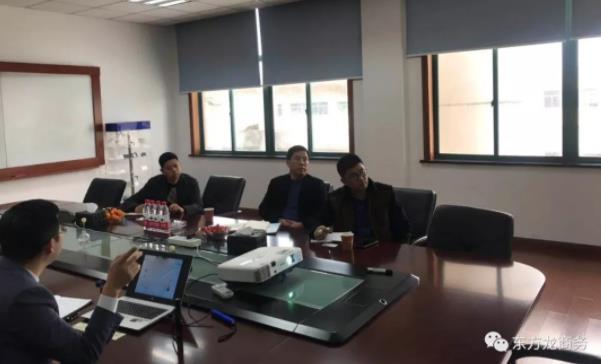 陪同政府園區(qū)赴顯示器件新材料投資選址項(xiàng)目方對(duì)接考察,雙方通過(guò)了解推進(jìn)項(xiàng)目合作 陪同政府園區(qū)赴顯示器件新材料投資選址項(xiàng)目方對(duì)接考察,雙方通過(guò)了解推進(jìn)項(xiàng)目合作