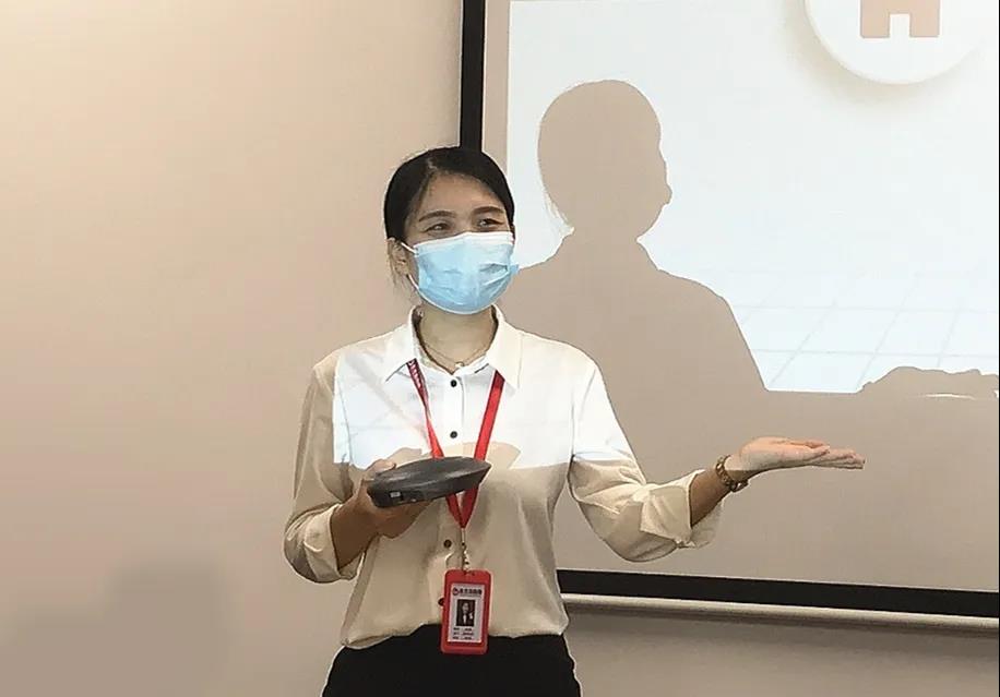 東方龍商務(wù)集團(tuán)舉行年中工作會議及干部述職報告，正式啟動“夏季攻堅”服務(wù)競賽！