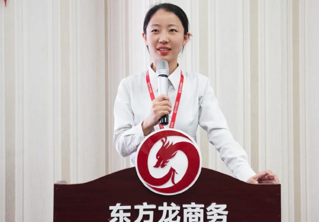 東方龍商務(wù)集團(tuán)舉行年中工作會議及干部述職報告,正式啟動“夏季攻堅”服務(wù)競賽! 東方龍商務(wù)集團(tuán)舉行年中工作會議及干部述職報告,正式啟動“夏季攻堅”服務(wù)競賽!