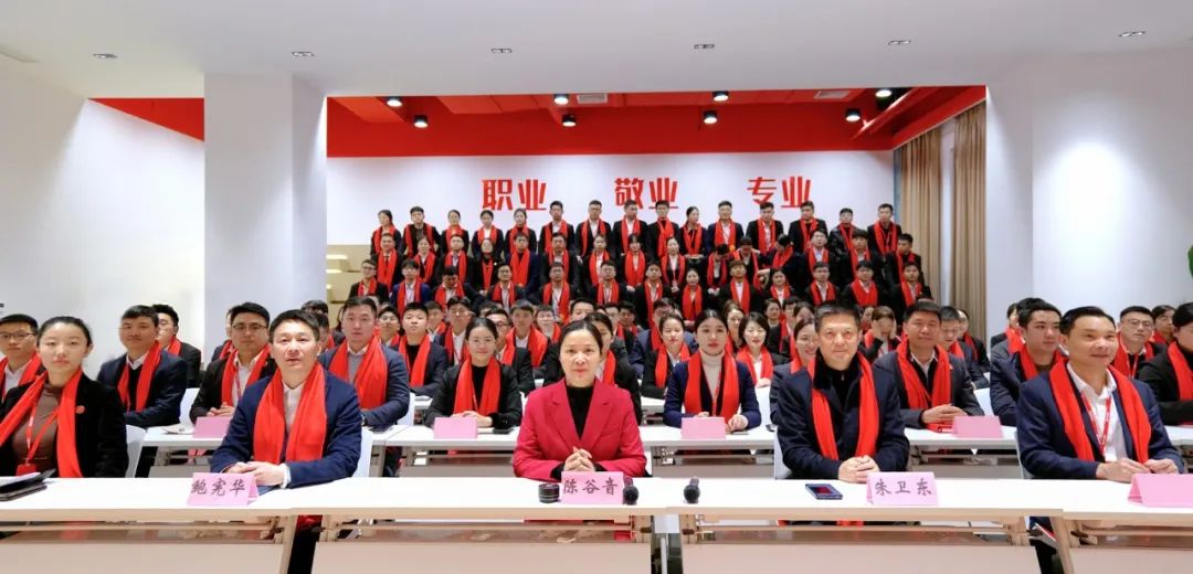 龍行龘龘，開拓新程！東方龍商務(wù)集團(tuán)舉行成立10周年暨2023年度總結(jié)表彰大會(huì)