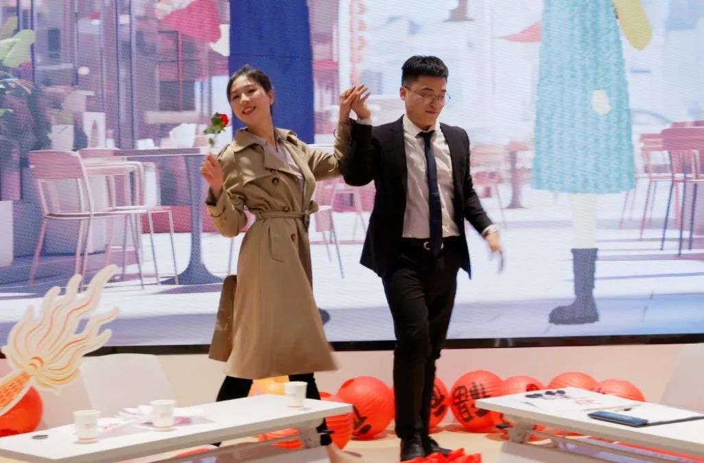 歡慶不止，夢想前行！東方龍商務集團“筑夢十年，有龍則靈”年度盛典圓滿落幕！