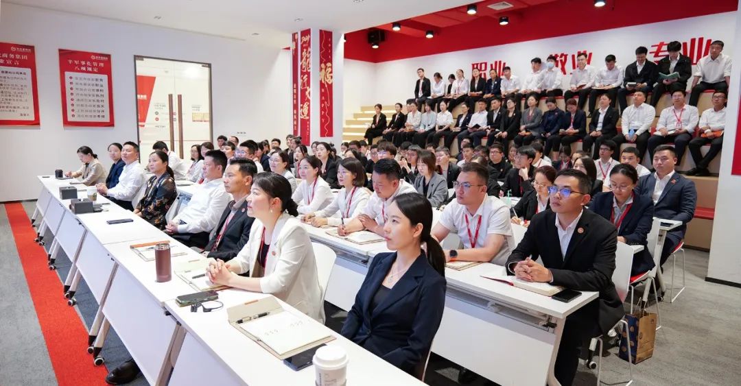 東方龍商務集團組織開展普法教育專題講座，加強企業文化建設，營造良好發展氛圍！