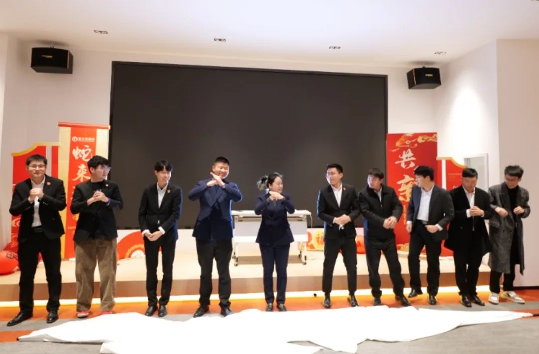 蛇來運轉，共征新程——東方龍商務年度慶典璀璨落幕！