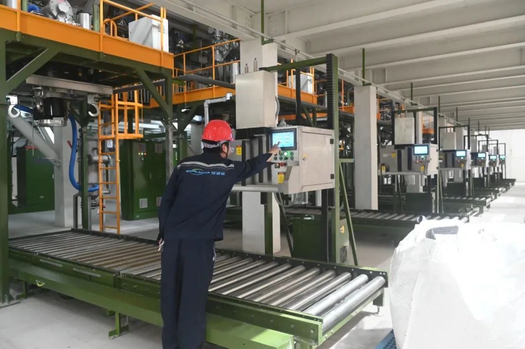 點火投產(chǎn)！由集團(tuán)推動落地的總投資105億埃普諾硅碳負(fù)極新材料投資選址項目在四川內(nèi)江經(jīng)開區(qū)正式投產(chǎn)