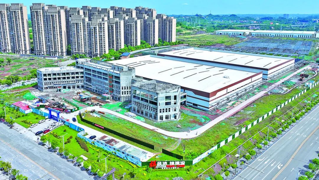  總投資20億！由集團推動落戶內江的年產30萬噸全智能化乳制品及果蔬飲料產業園投資選址項目一期主體全部封頂，明年3月底將投產