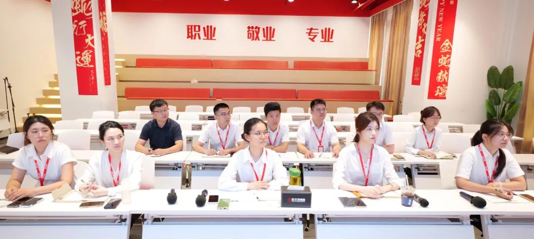 上海東方龍商務集團增添新銳力量，精進“三氣”，鍛造專業！2025年中新員工賦能培訓圓滿收官